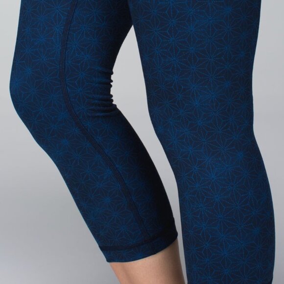 Lululemon Wunder Under Crop, Size 6 Sashico Star Inkwell Rugged Blue - Picture 3 of 8